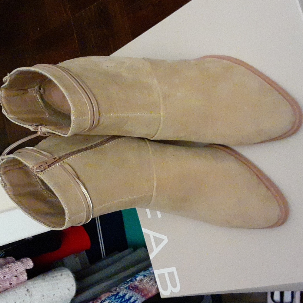 Gently Worn Shoedazzle Khaki Ankle Bootie. 3.75" heel Size 9.5